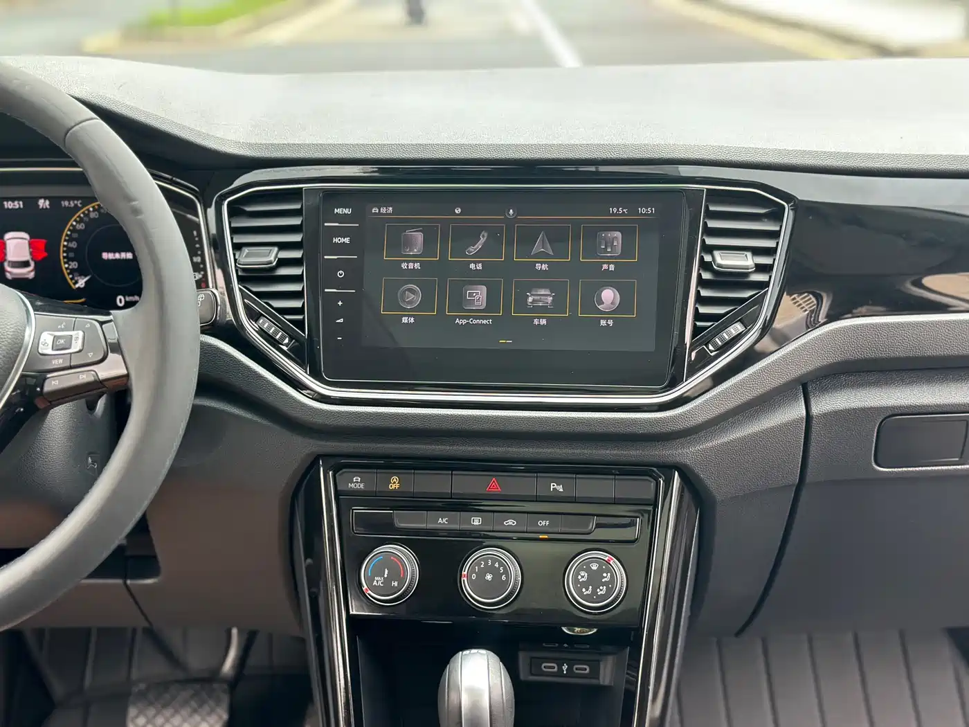 Volkswagen T-ROC 2022 280TSI DSG 2WD Comfort PLUS фото 11