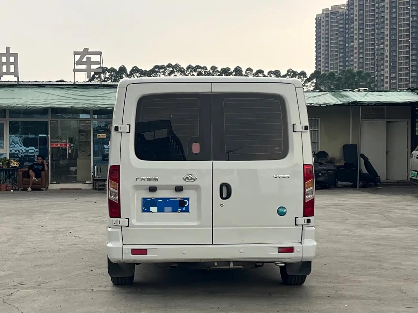 SAIC Maxus Xintu V80 2023 2.0T PLUS Manual Urban Edition Short Wheelbase Ultra-low Roof 7/8/9-seater фото 5