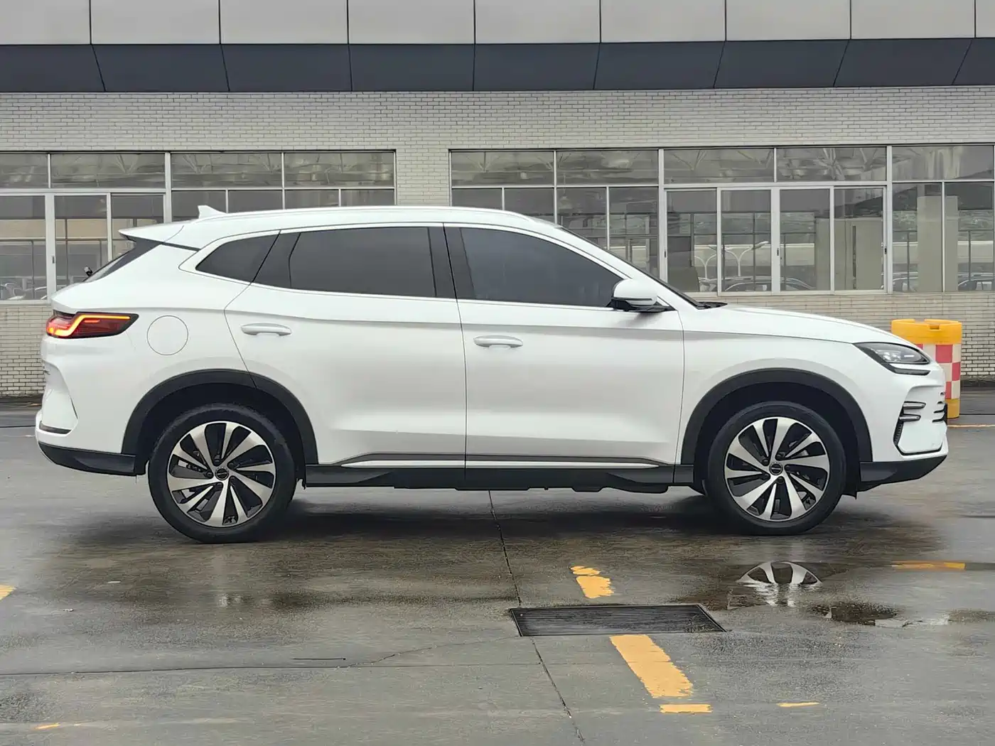 BYD Song PLUS PHEV 2024 Glory Edition DM-i 150km Flagship PLUS фото 5