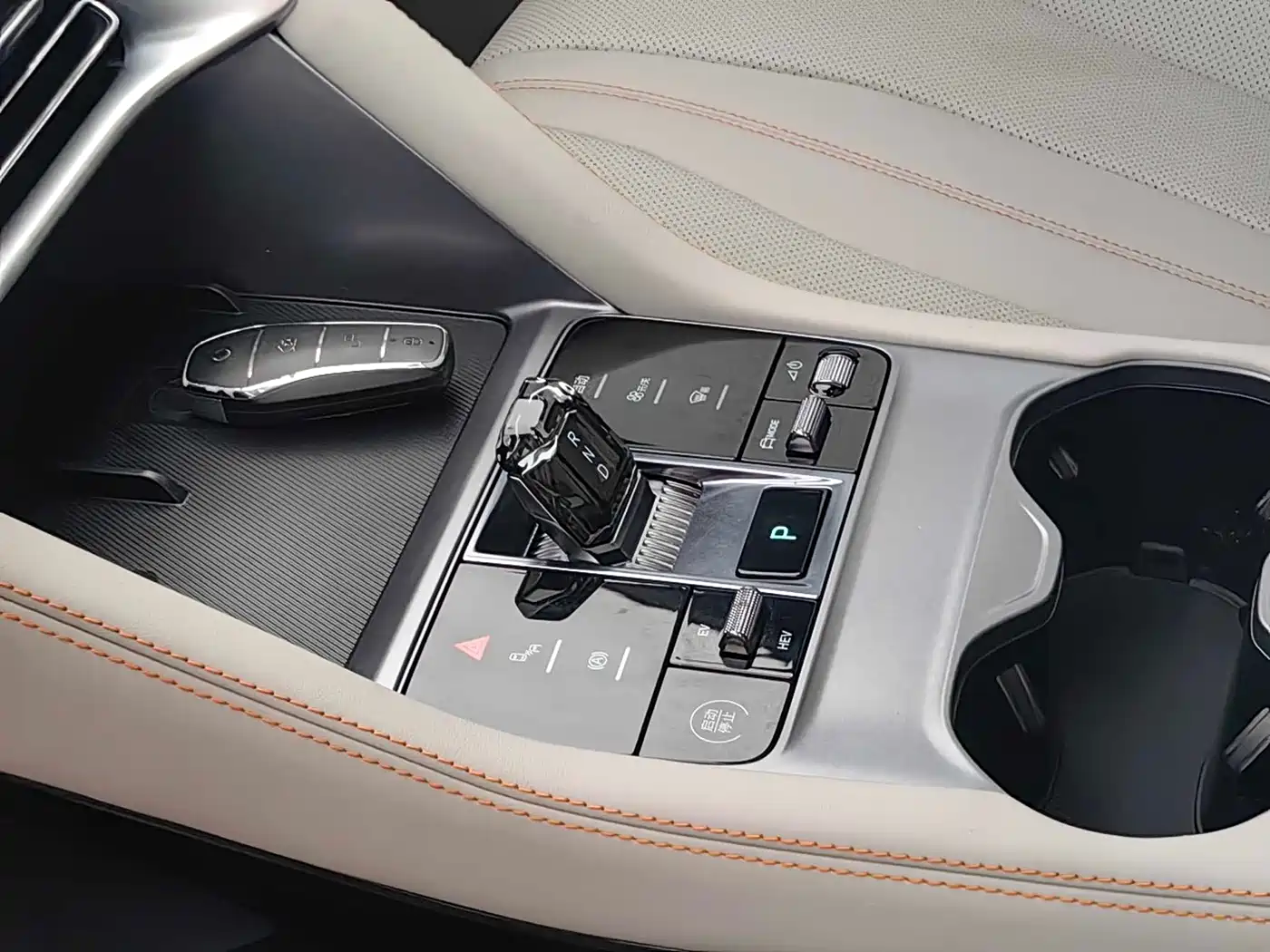 BYD Song PLUS PHEV 2024 Glory Edition DM-i 150km Flagship PLUS фото 14