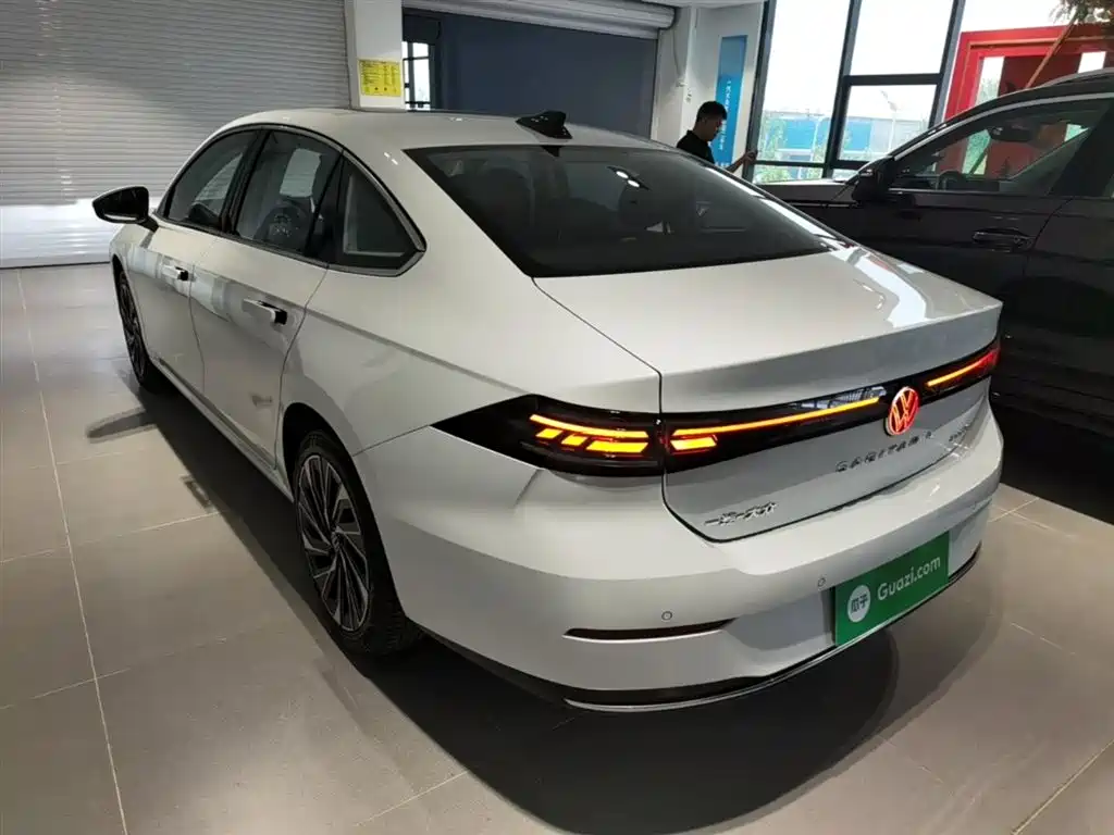 Volkswagen Sagitar 2025 300TSI DSG High-end Model фото 5