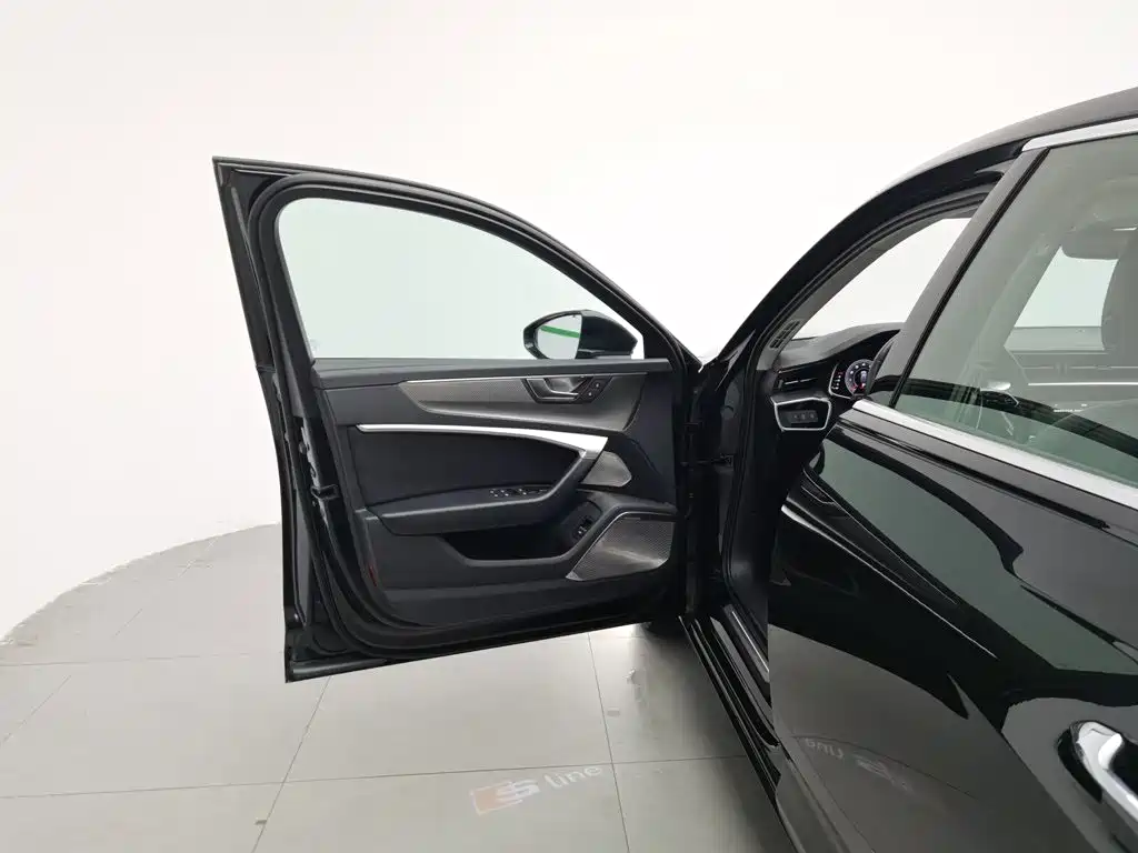 Фото 8 - Audi A6L
