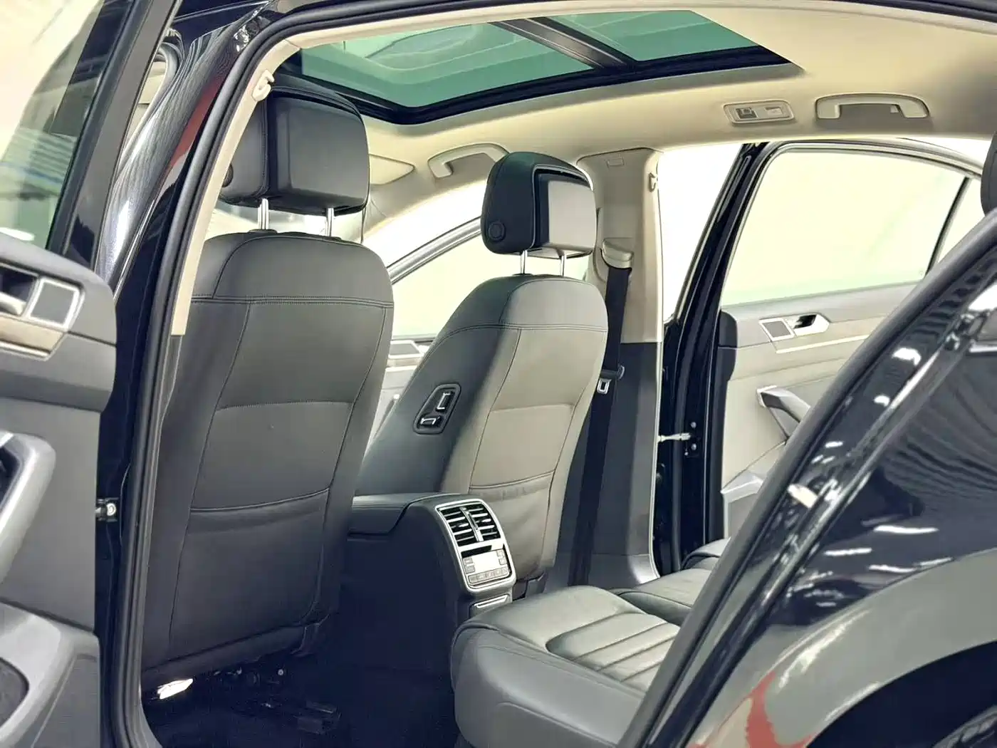 Volkswagen Magotan 2019 330TSI DSG Luxury Class China VI фото 7