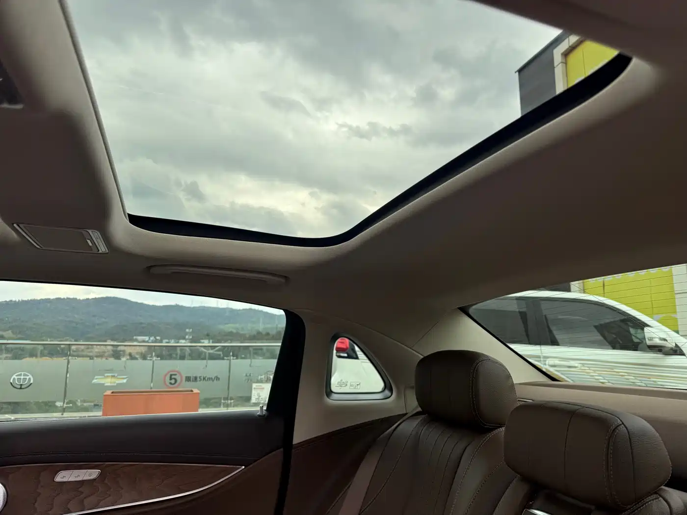 Mercedes-Benz E-Class 2023 E 300 L Fashion фото 35