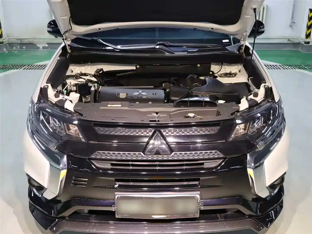 Mitsubishi Outlander 2021 2.4L 4WD Yaodong Edition 5-seater фото 4