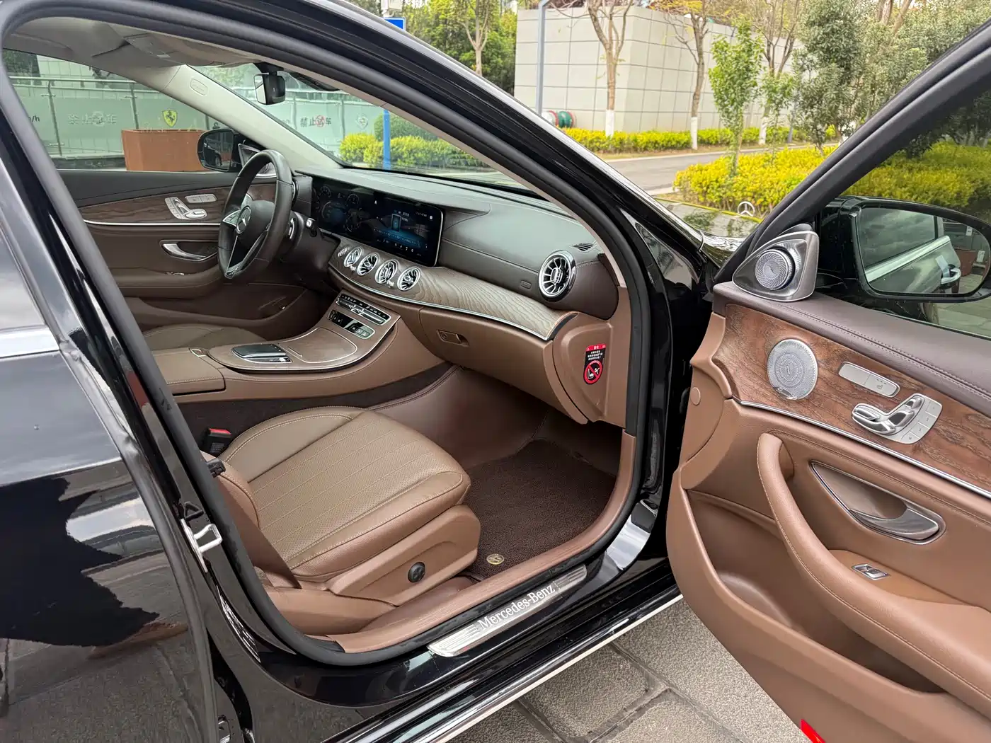 Mercedes-Benz E-Class 2023 E 300 L Fashion фото 44