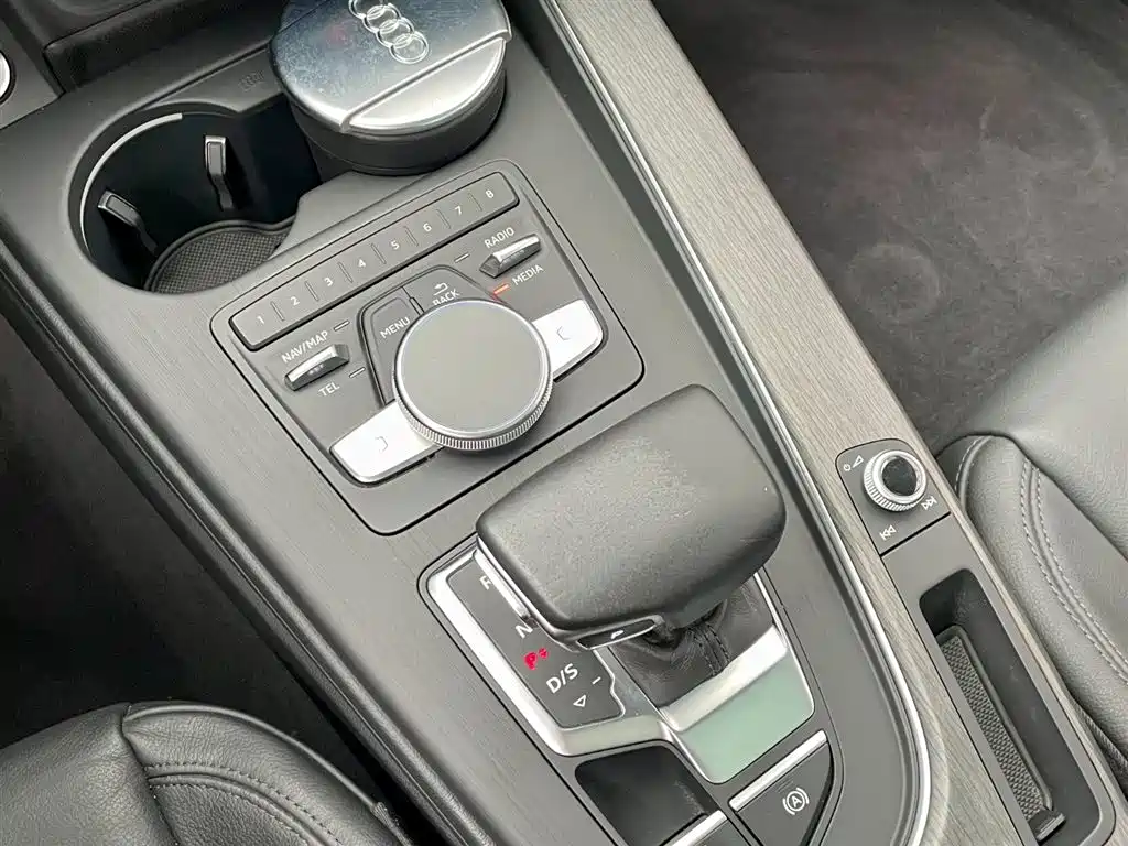 Audi A4L 2017 40 TFSI Style Edition фото 9