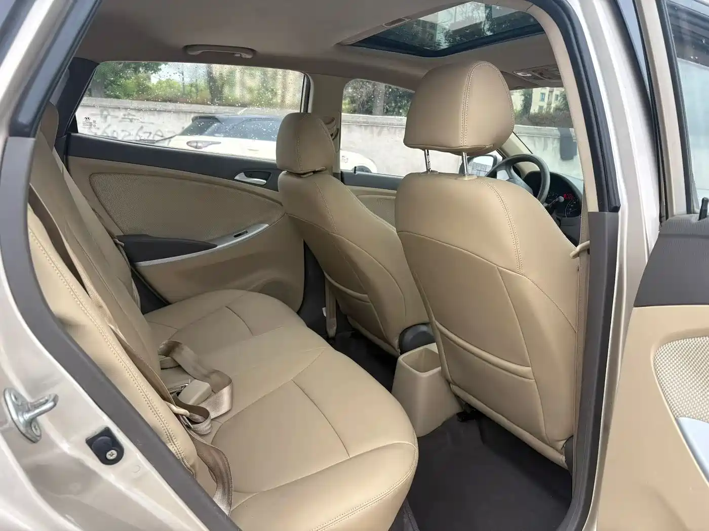 Hyundai Verna 2011 Hatchback 1.4L Automatic Fashion GT фото 9