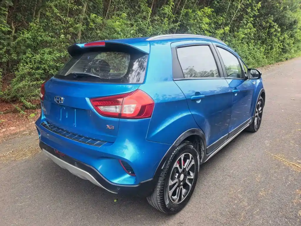 Фото 4 - Geely Vision X3