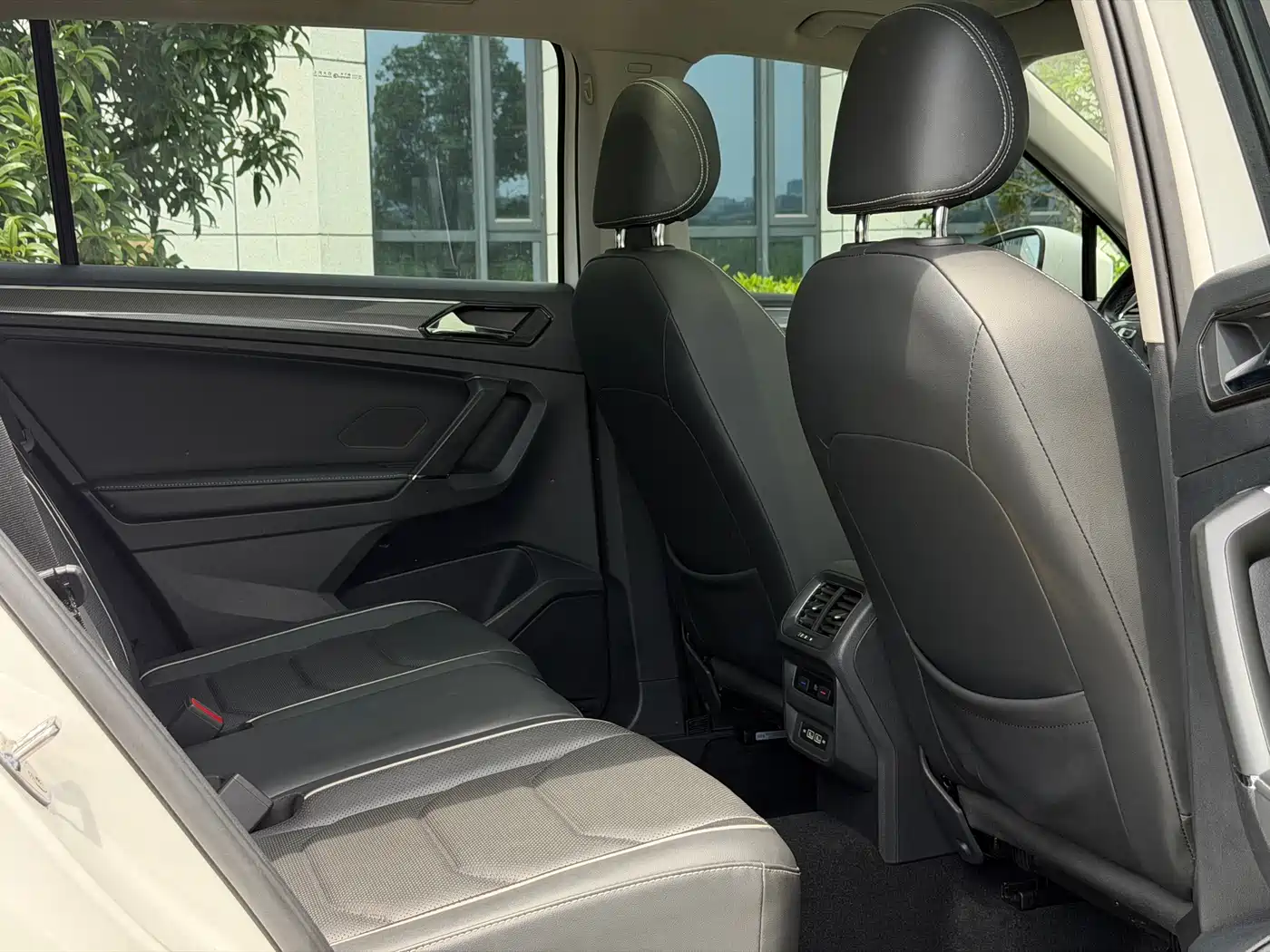 Volkswagen Tiguan L 2019 330TSI Automatic 2WD R-Line Flagship Edition China VI фото 14