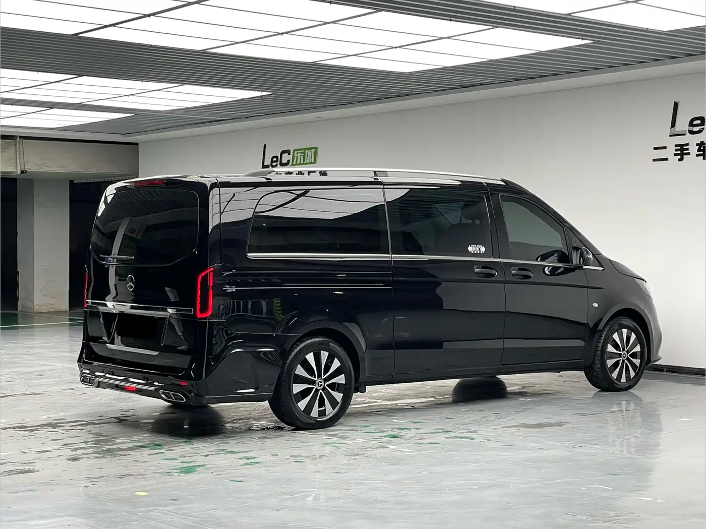 Mercedes-Benz Vito 2023 2.0T Elite 7-Seater фото 6
