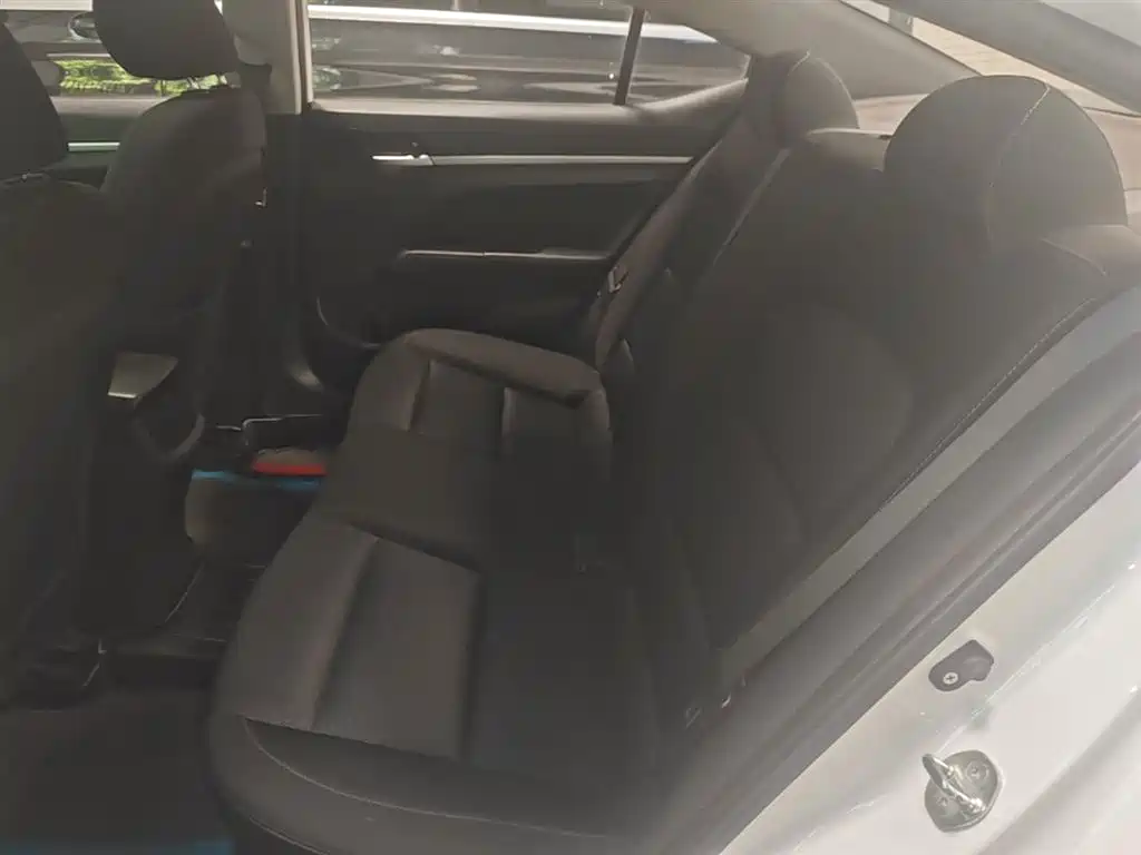 Hyundai Elantra 2016 Model 1.6L Automatic Smart Elite фото 17