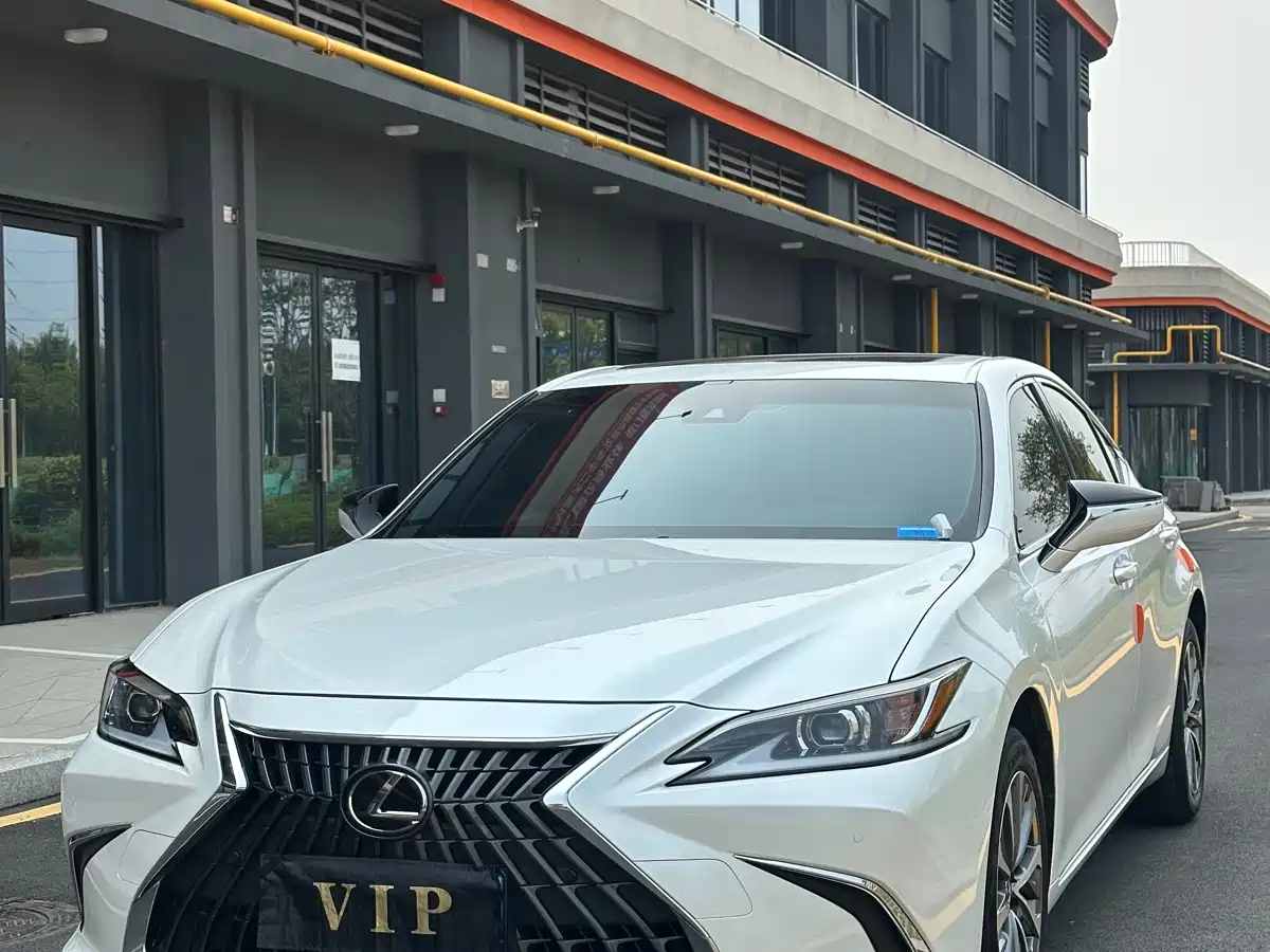 Lexus ES 2022 200 Excellence Edition фото 16