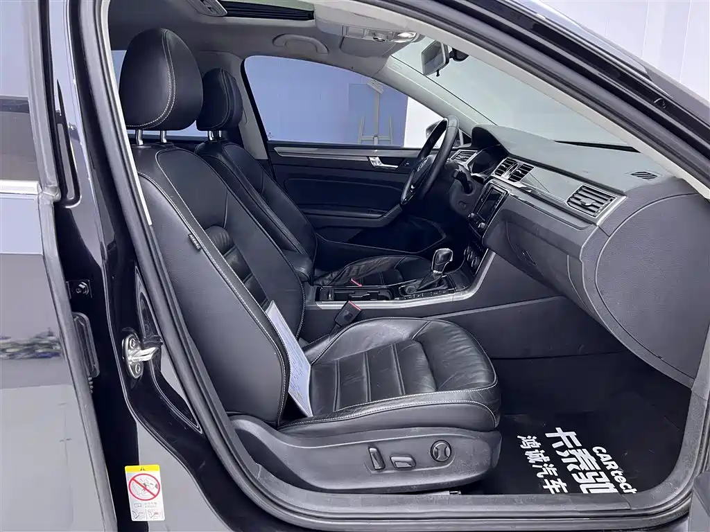 Volkswagen Passat 2017 330TSI DSG Prestige фото 19