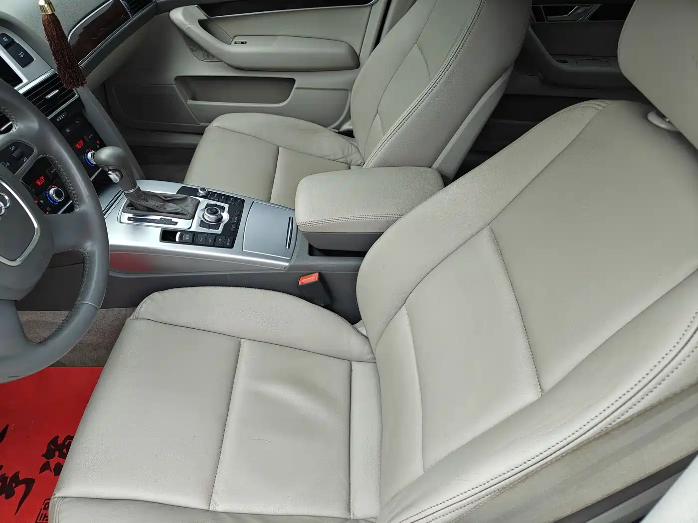 Audi A6L 2011 2.0 TFSI Automatic Comfort фото 2