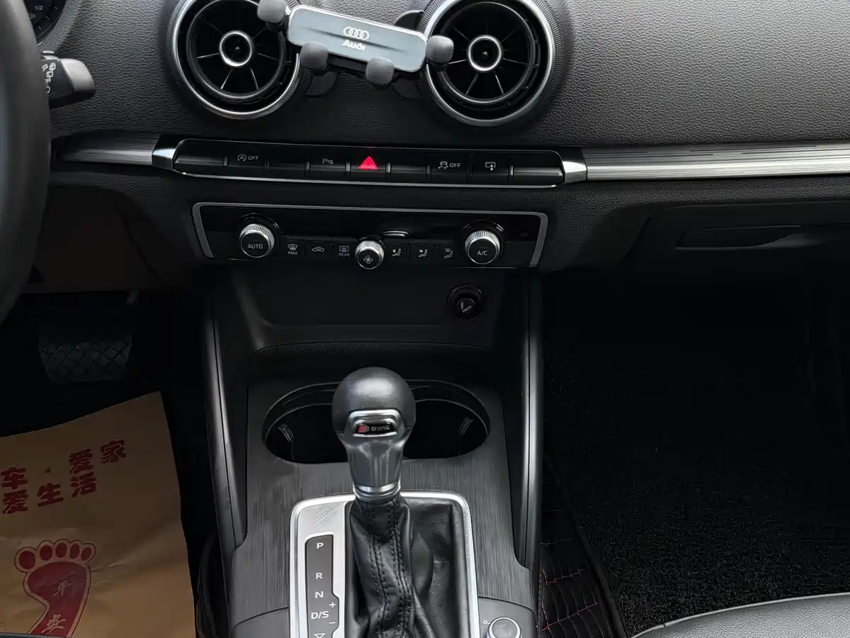 Audi A3 2015 Sportback 40 TFSI Automatic Comfort фото 9