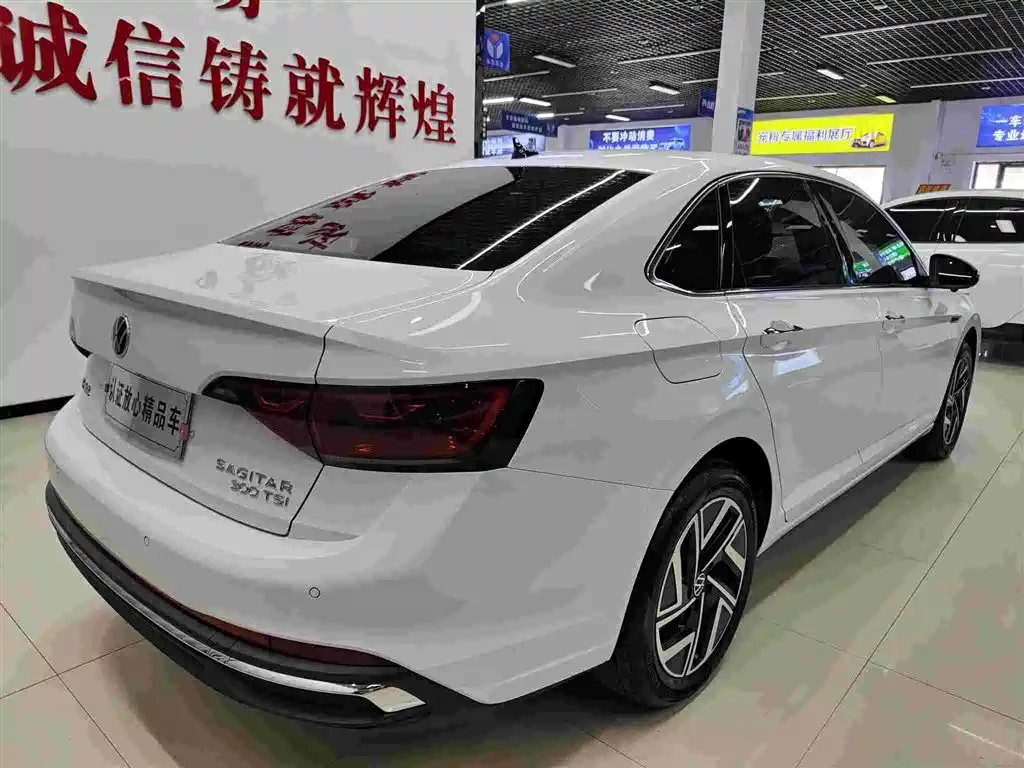 VOLKSWAGEN SAGITAR