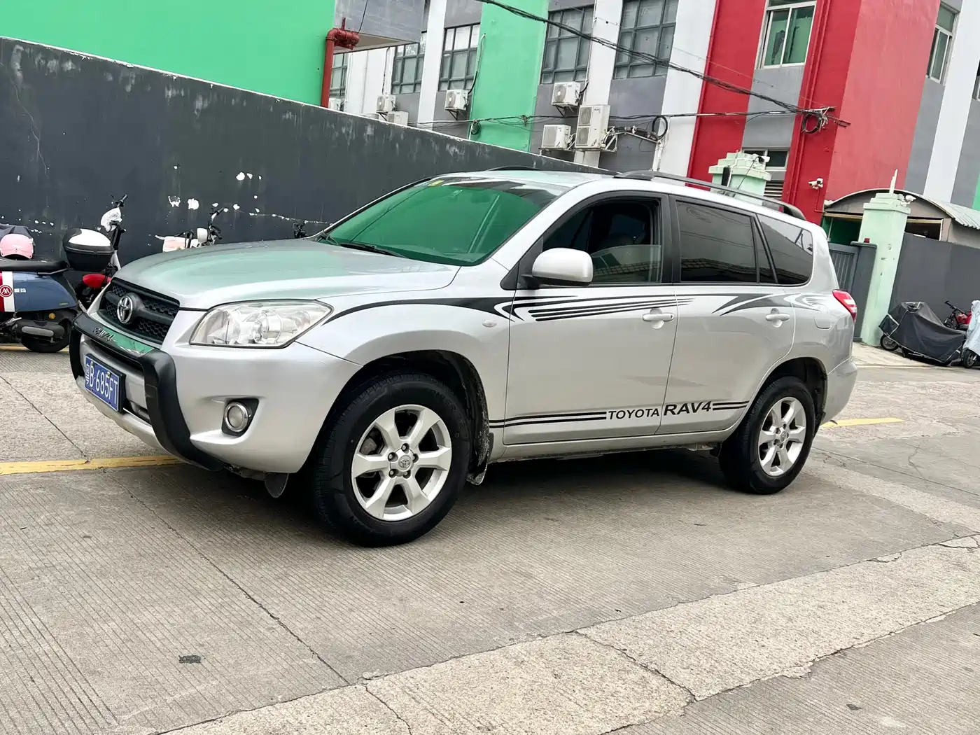 Toyota RAV4 Rongfang 2010 2.0L Automatic Luxury Upgrade Edition