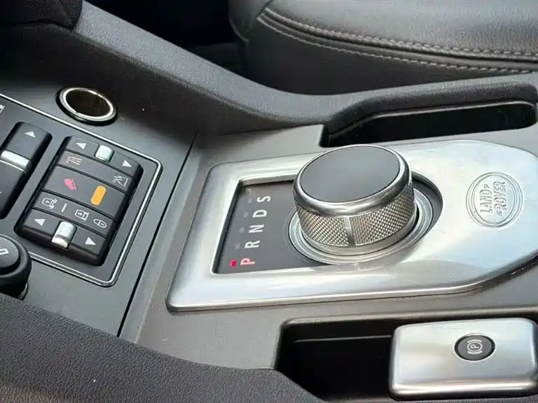 Land Rover Discovery 2013 3.0 SDV6 HSE Diesel фото 8