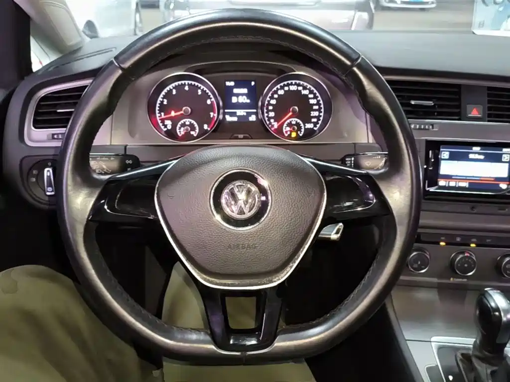Volkswagen Golf 2016 230TSI Automatic Comfort фото 11