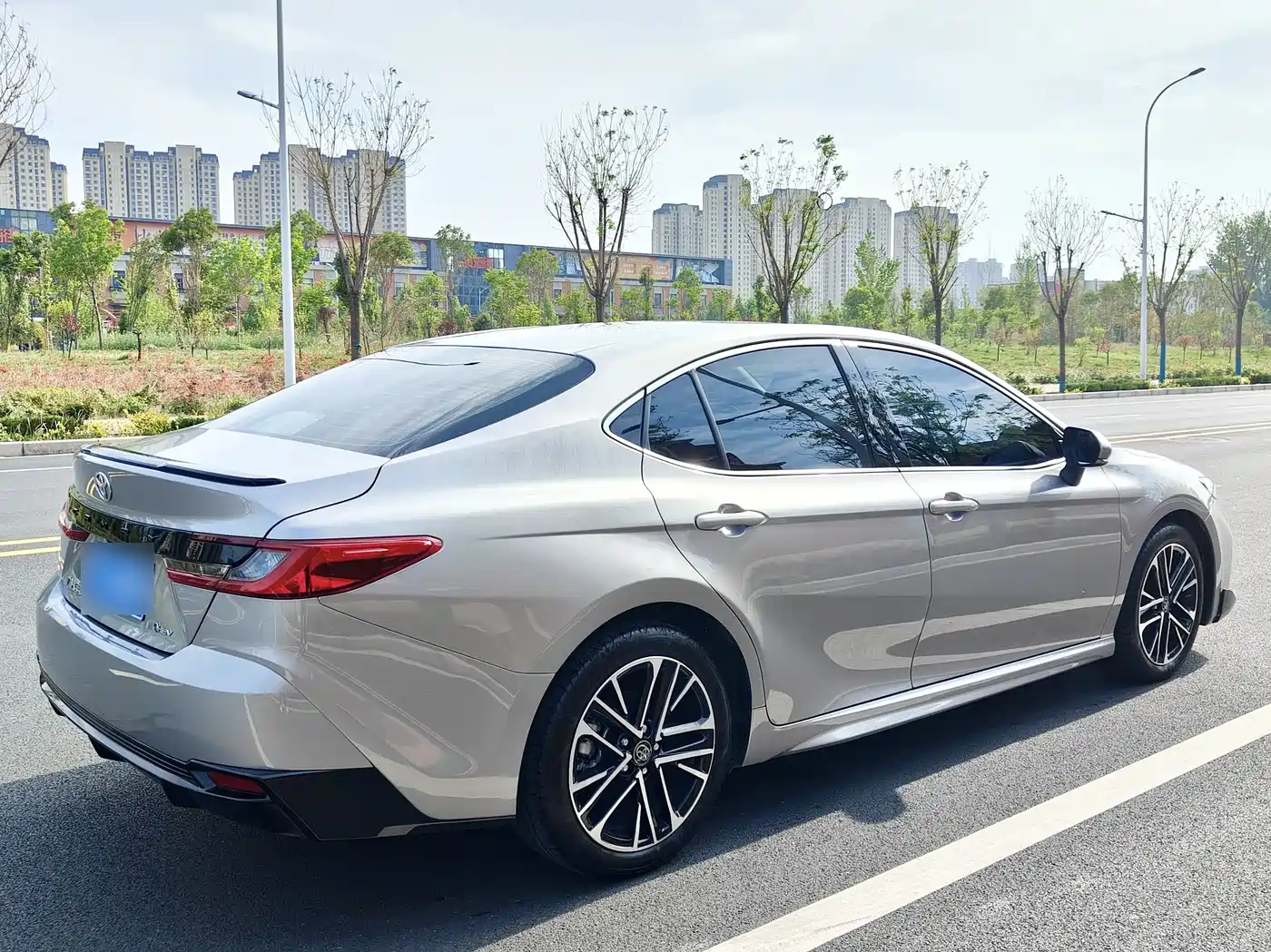 Toyota Camry 2026 Hybrid 2.0HSE Sport Lite Edition фото 15