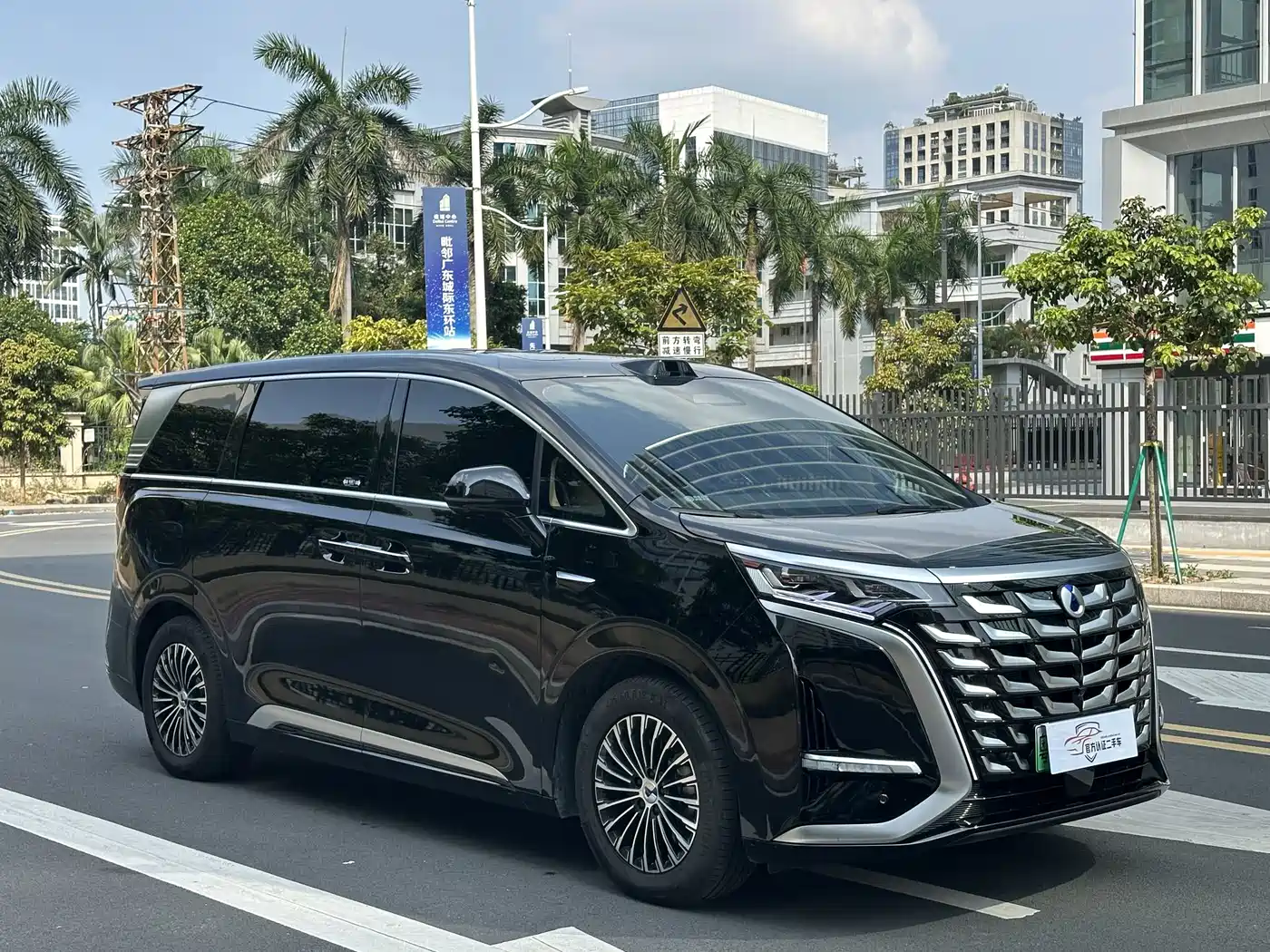 Denza D9 2025 DM-i Smart Drive Edition 1020 AWD Prestige фото 3