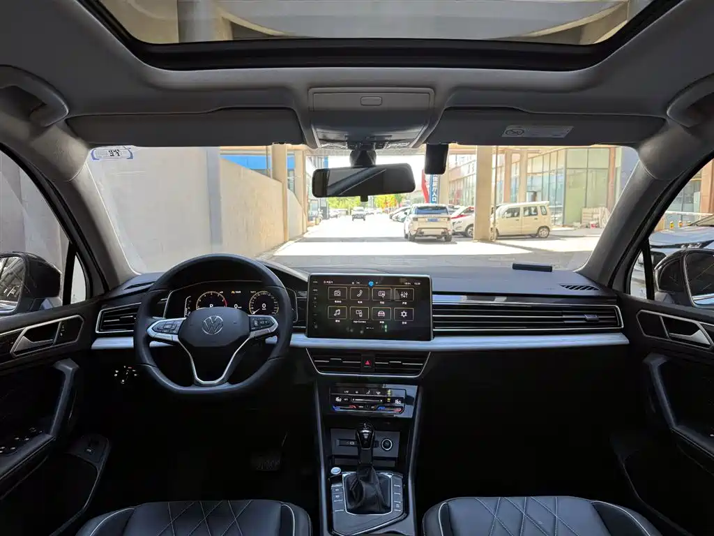 Volkswagen Tiguan L 2025 Model 300TSI Auto 2WD Dragon Edition фото 11