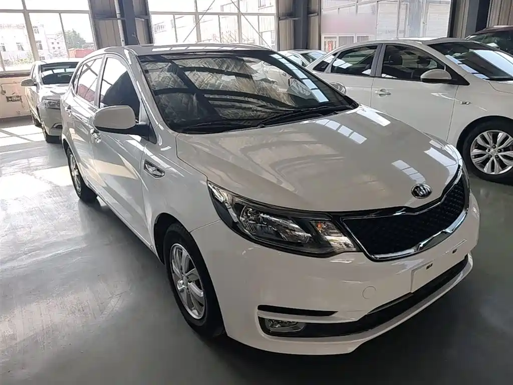 Kia K2 2015 Hatchback 1.4L AT GLS Cool Edition фото 4