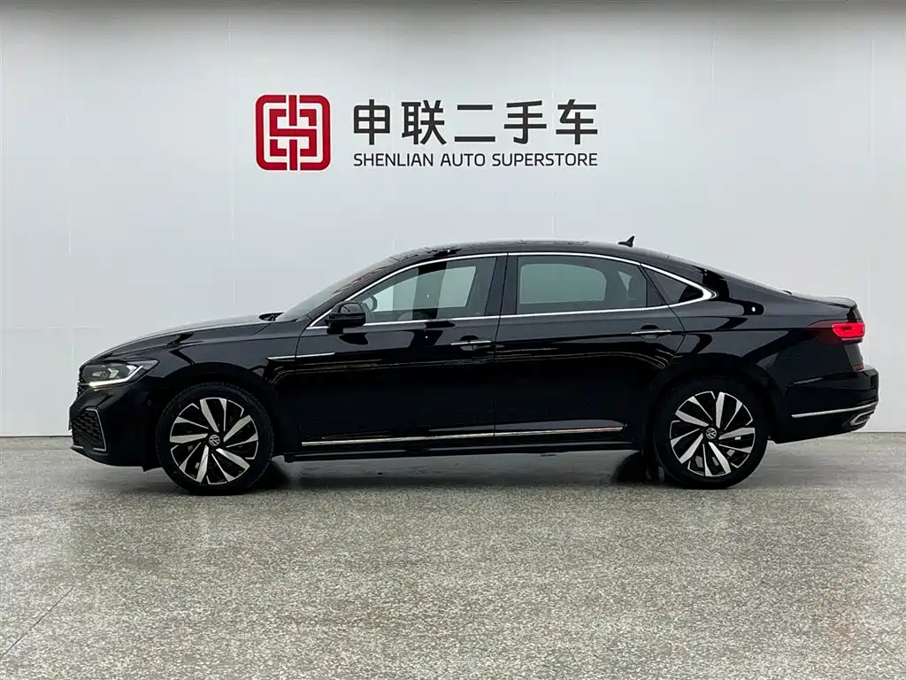 Volkswagen Passat 2022 330TSI Starlight Luxury Edition фото 5