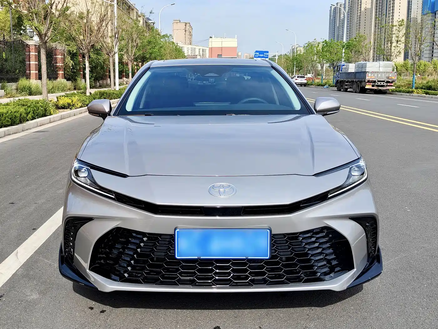 Toyota Camry 2026 Hybrid 2.0HSE Sport Lite Edition фото 2