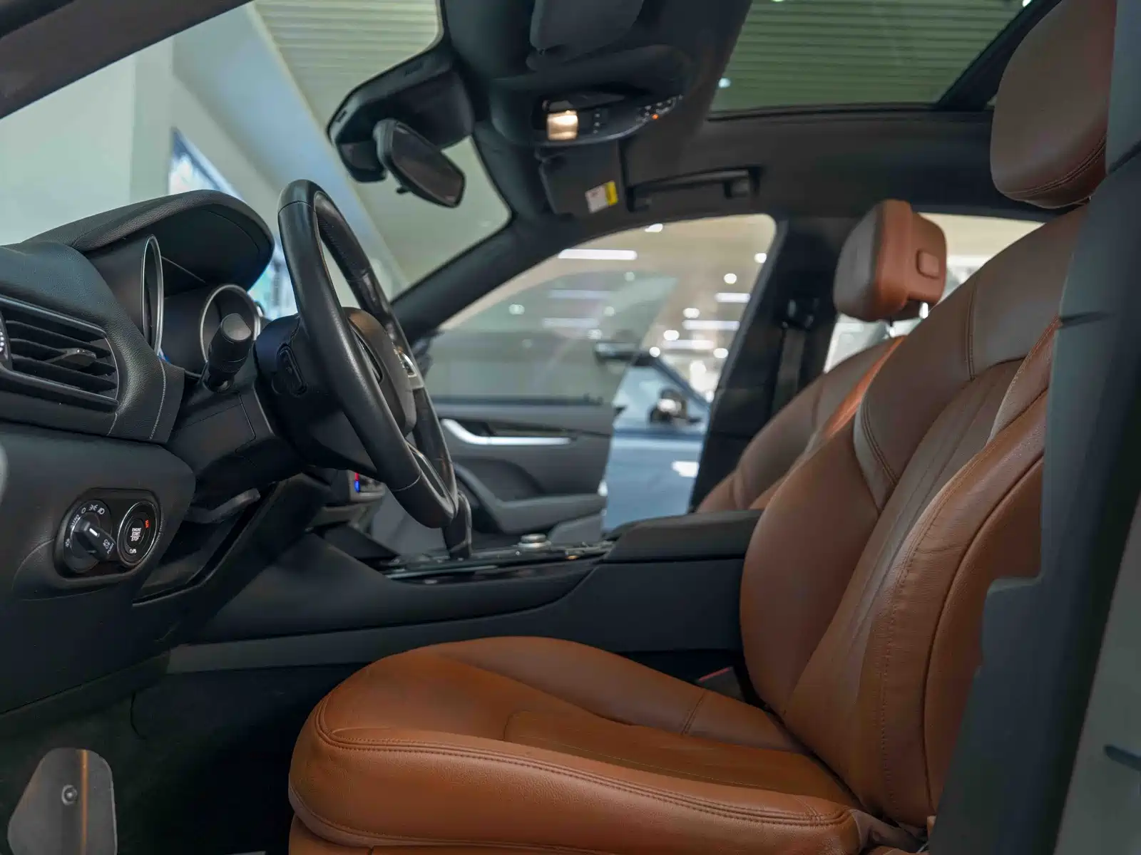 Photo 15 - Maserati Levante