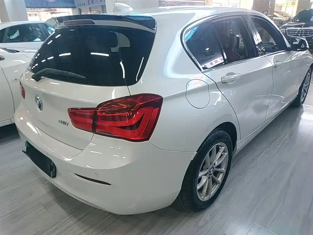 BMW 1 Series (Import) 2016 118i Leading фото 7