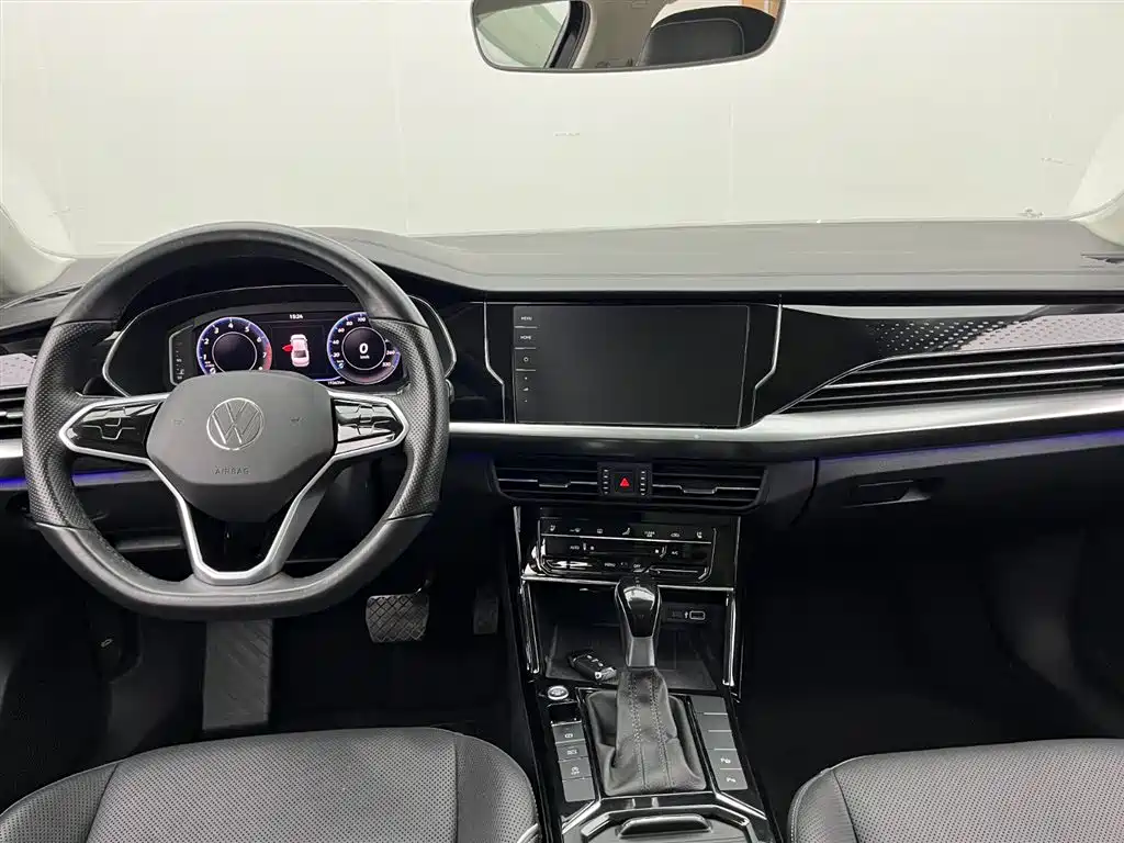 Volkswagen Passat 2022 330TSI Starlight Luxury Edition фото 8