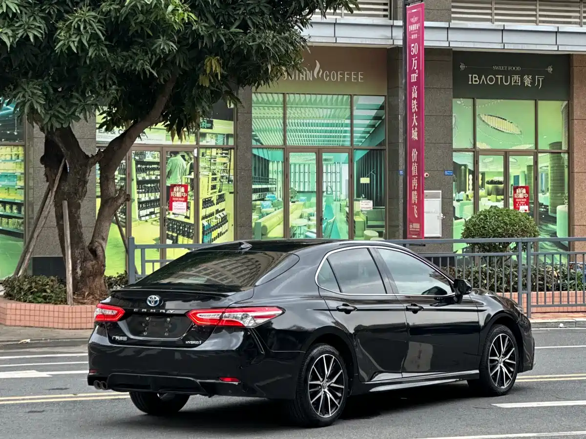 Toyota Camry 2021 Hybrid 2.5HS Fashion Edition фото 5