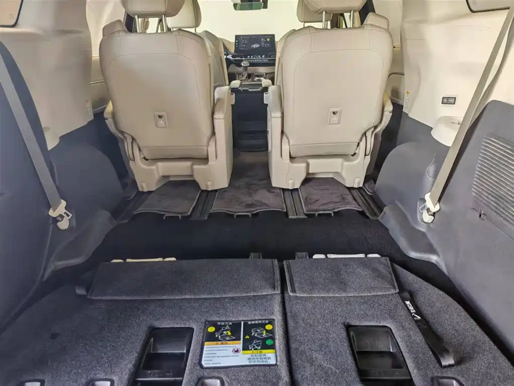 Toyota Sienna 2024 2.5L Hybrid Ultimate Premium Edition фото 19