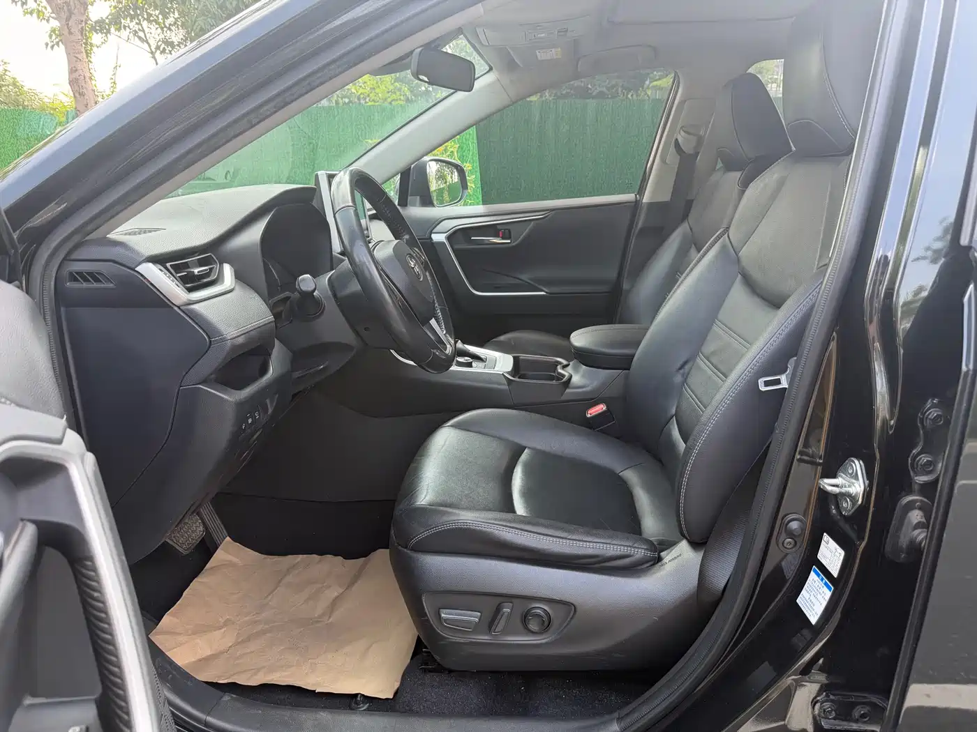 Toyota RAV4 Rongfang 2021 Hybrid 2.5L E-CVT AWD Elite PLUS Edition фото 4