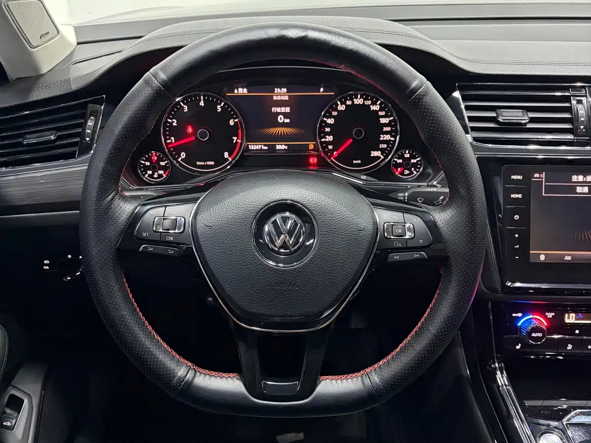 Фото 17 - Volkswagen Phideon