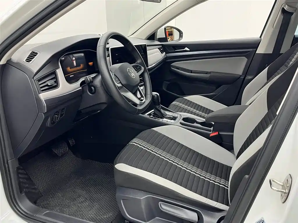 Volkswagen Bora 2024 200TSI DSG Smooth Ride Edition фото 4