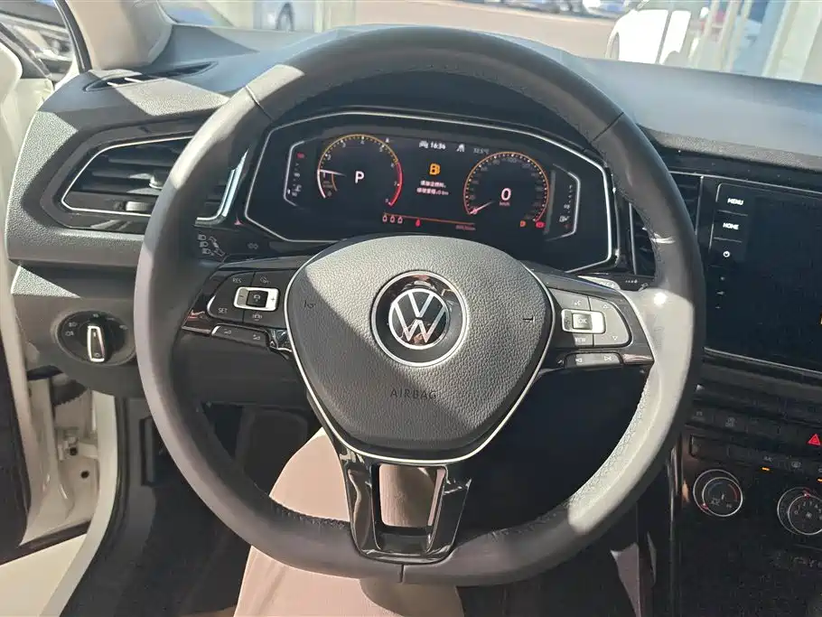 Volkswagen T-ROC 2021 280TSI DSG 2WD Comfort Smart Connect 30th Anniversary Edition фото 15