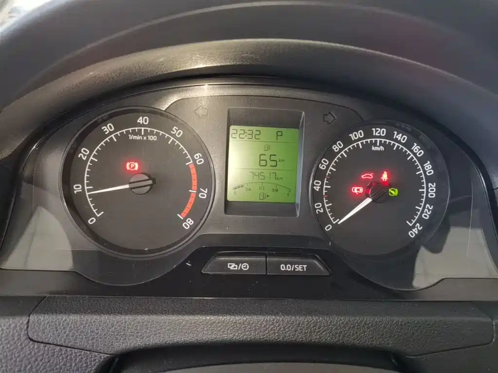 Škoda Rapid 2015 1.6L Automatic Smart Selection фото 12