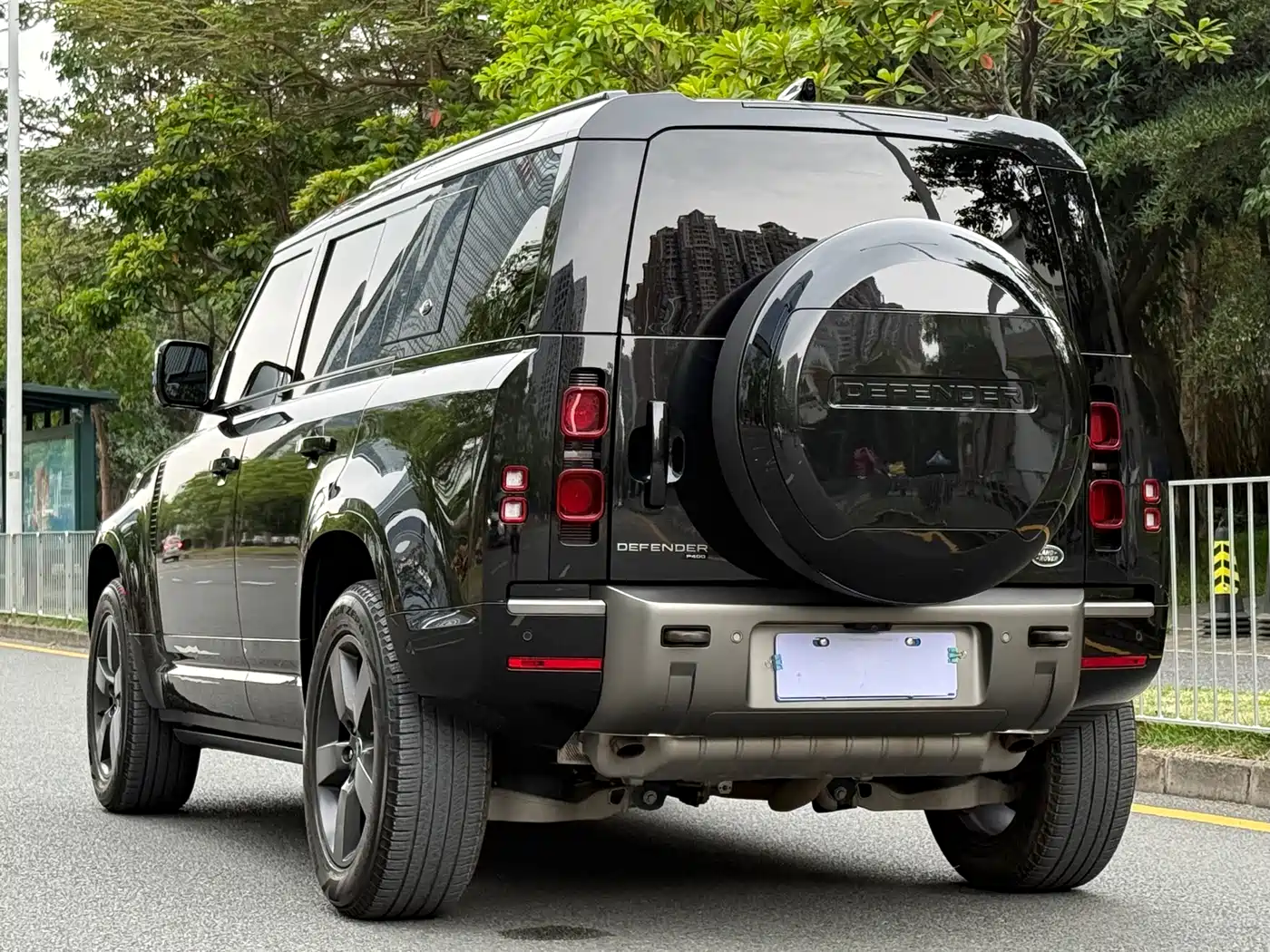 Land Rover Defender 2023 Facelift 110 3.0T P400 X-DYNAMIC HSE фото 19
