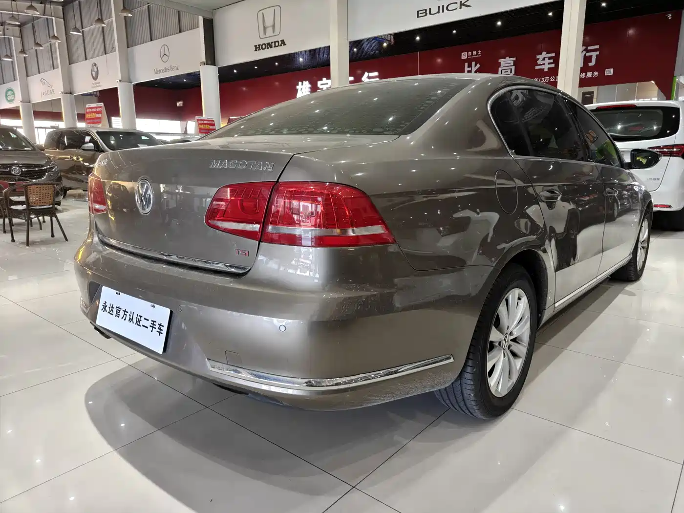 Volkswagen Magotan 2015 Facelift 2.0TSI Luxury фото 4