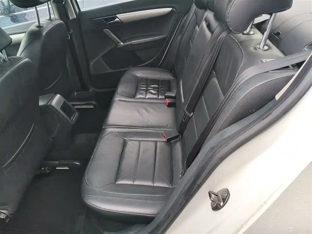 Volkswagen Lavida 2013 Facelift Classic 1.6L Automatic Comfort фото 17