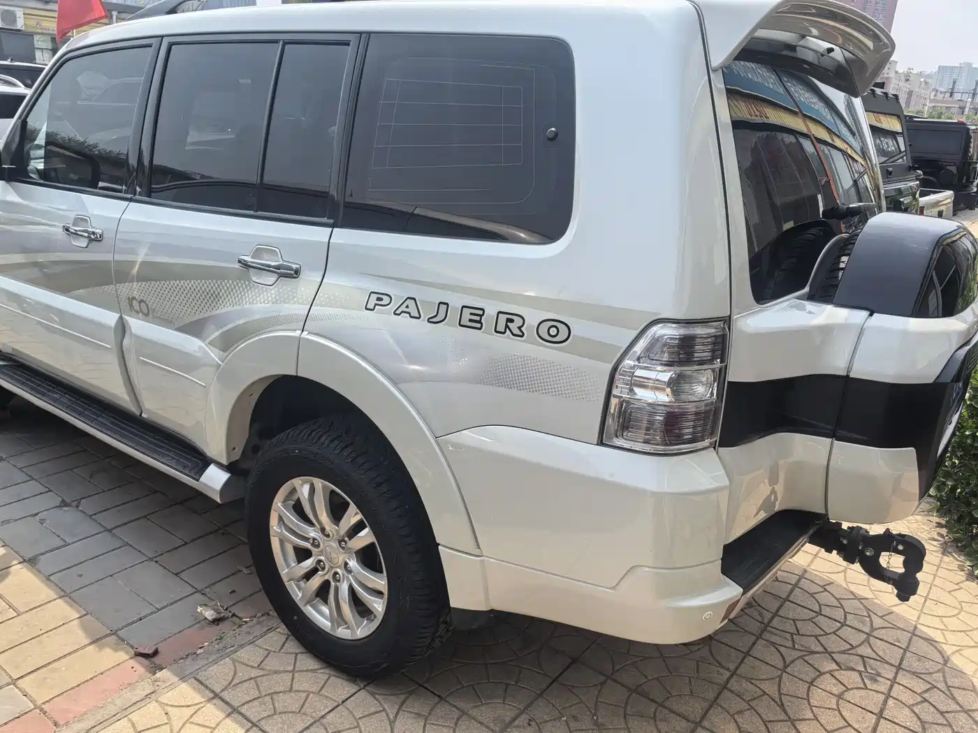 Mitsubishi Pajero (Import) 2018 3.0L Automatic Premium Edition фото 7