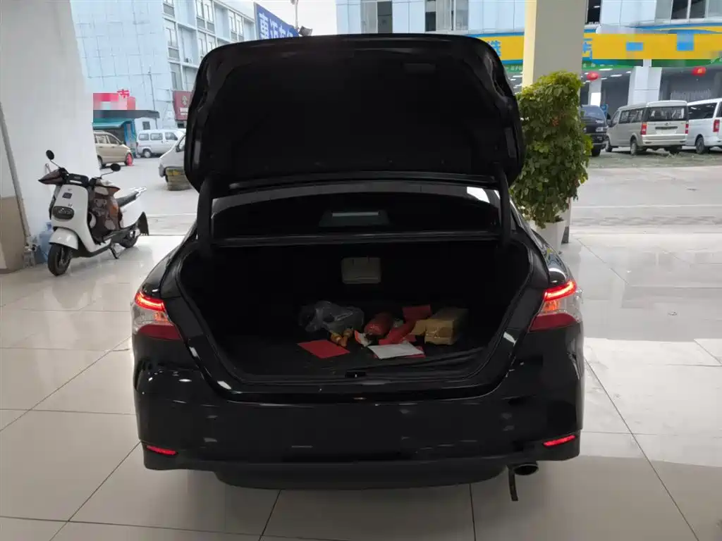 Toyota Camry 2018 2.0E Elite Edition фото 16