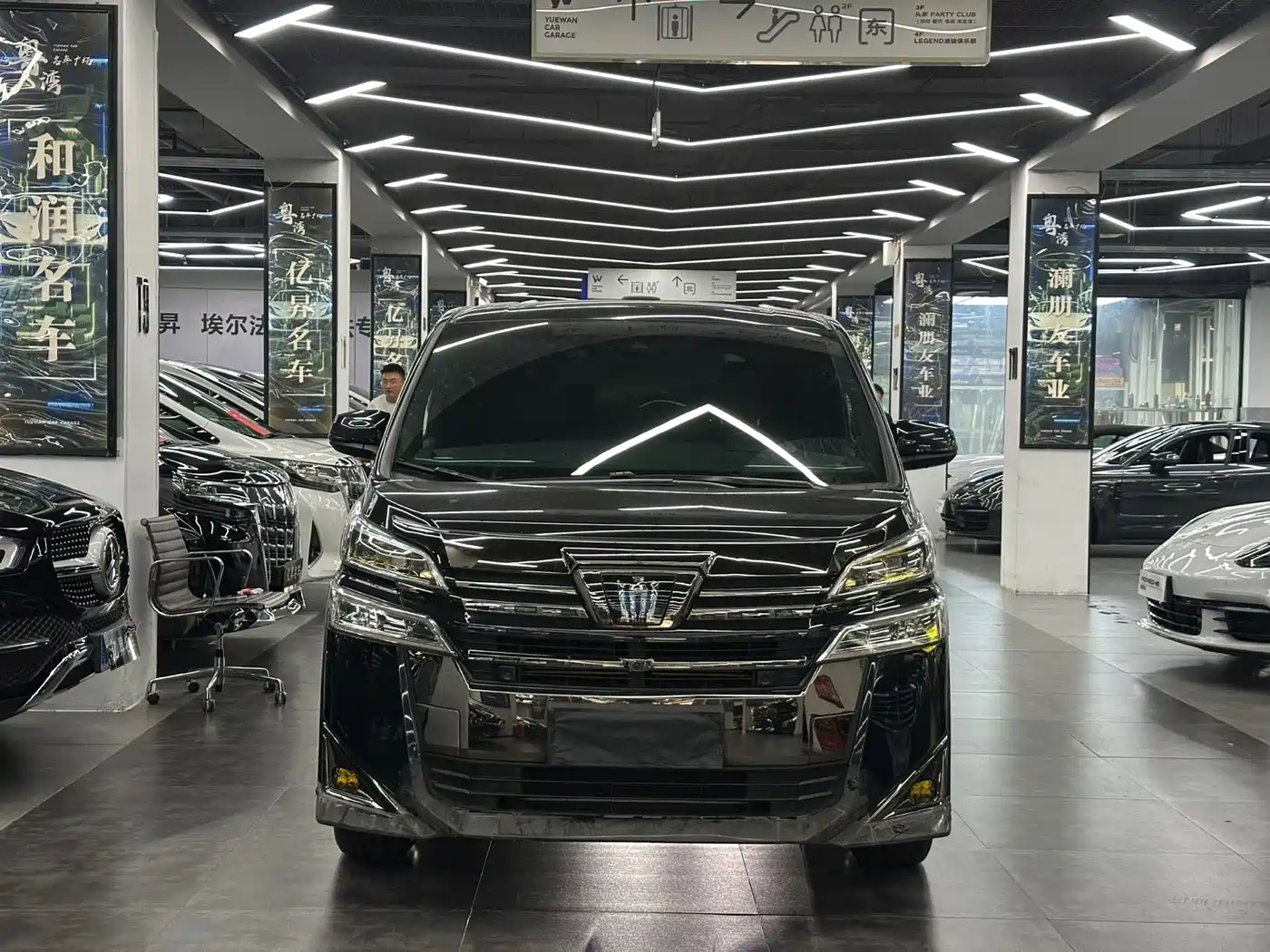 Toyota Vellfire 2023 Crown Hybrid 2.5L HV Premium фото 2