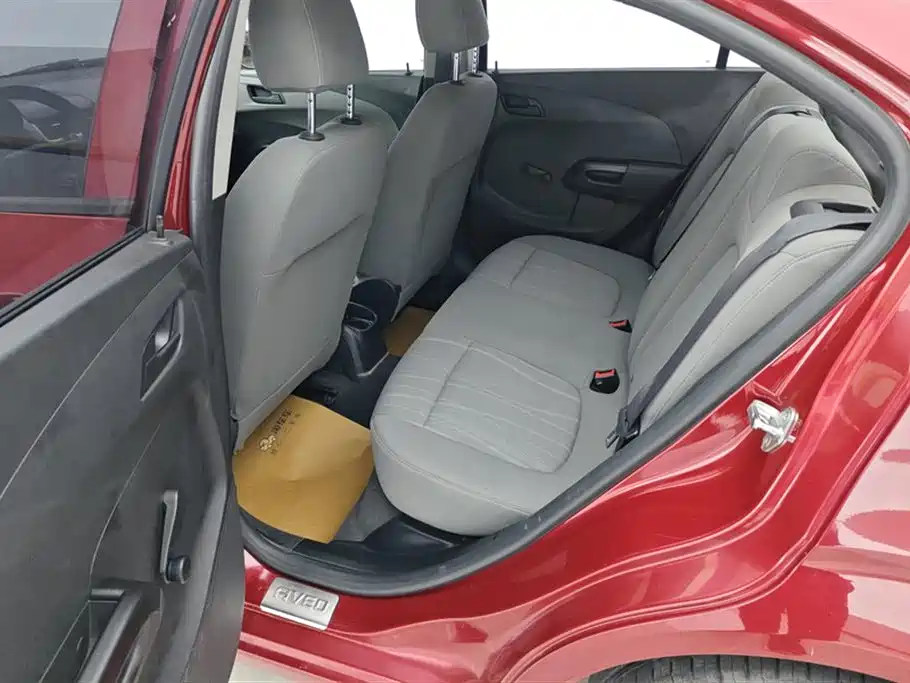 Chevrolet Aveo 2014 Sedan 1.4SL MT Luxury Edition фото 11