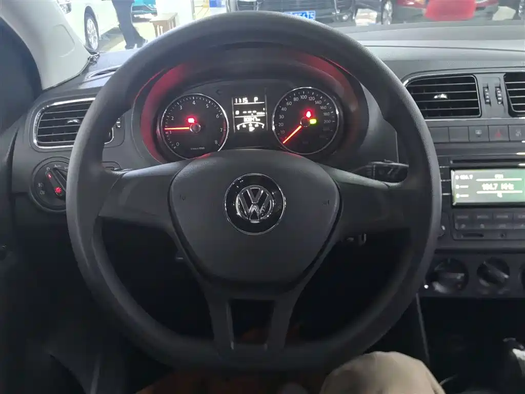 Volkswagen Polo 2014 1.6L Automatic Comfort Edition фото 7
