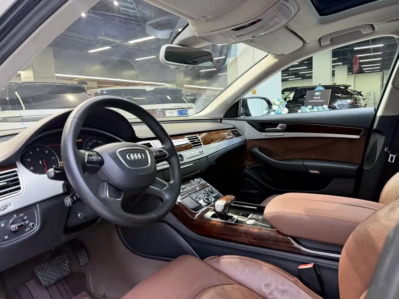 Фото 4 - Audi A8