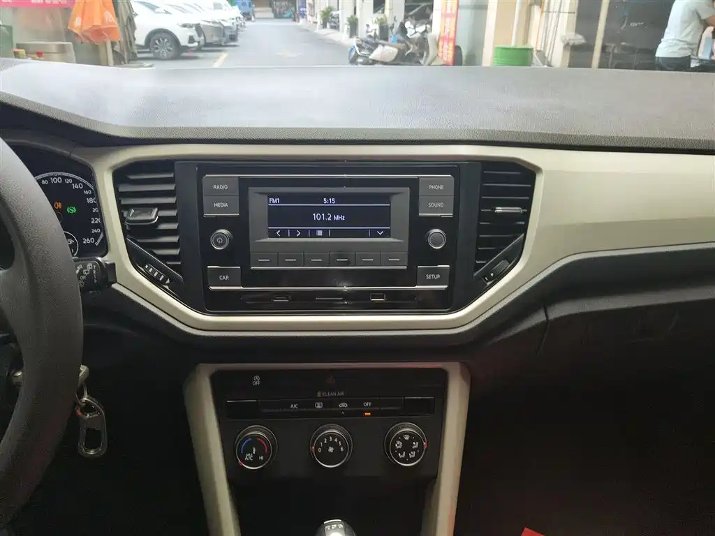 Volkswagen T-ROC 2019 230TSI DSG 2WD Fashion Type China VI фото 5